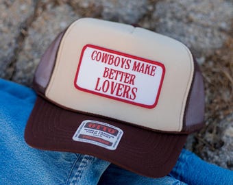 Gorra de camionero Cowboys Make Better Lovers, gorra de mujer, gorra snapback, gorra de camionero de vaquero, gorra estilo Nashville, gorra de camionero bordada, Coastal