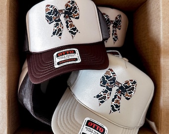 Boné Trucker Camuflado com Estampa de Arco, Boné Feminino, Presente Ideal para Caçadoras, Boné Trucker Estilo Cowboy, Boné Estilo Nashville, Boné Trucker Camuflado com Estampa de Pato, Boné Camuflado