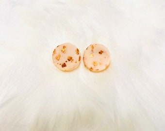 Alondra: Aretes de arcilla polimérica de 10 mm con hoja de oro beige