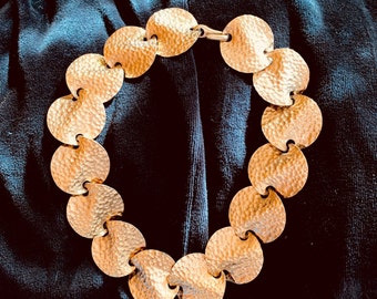 Jaren '60 'Cleopatra' Style Ketting, Egyptische Revival, Etruskische Revival Ketting, Goudkleurige Messing Kraag Ketting, Cleopatra Style Choker