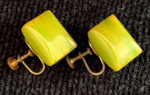 30s-40s Bakelite Marbled Green and Yellow Earring… - image 1