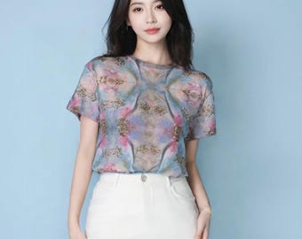 Elegant Floral Print Top - Lightweight Tee for Stylish Summer Looks Tops.