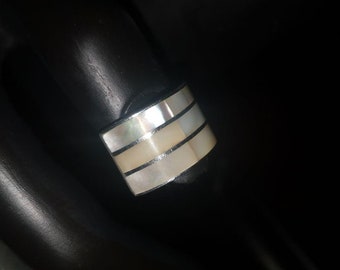 Silver and Mother-of-Pearl Ring - “Nuova Vità” Series