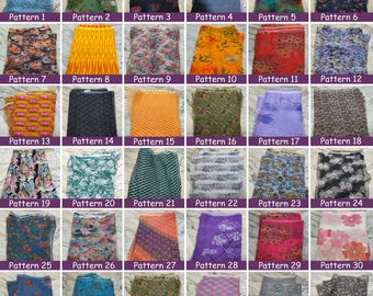 Puede incluir: Una colección de treinta y seis muestras de tela, cada una con un patrón único. Los patrones incluyen diseños florales, geométricos y abstractos en varios colores como azul, verde, naranja y morado. Las muestras están etiquetadas con el texto "Pattern" y un número.
