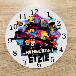 Personalisierte Wanduhr - Gaming Design. Auf Bestellung.