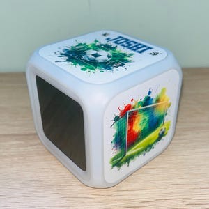 Budzik cyfrowy LED Cube z motywem piłki nożnej/piłki nożnej - Zmieniający kolor/Świetny pomysł na prezent