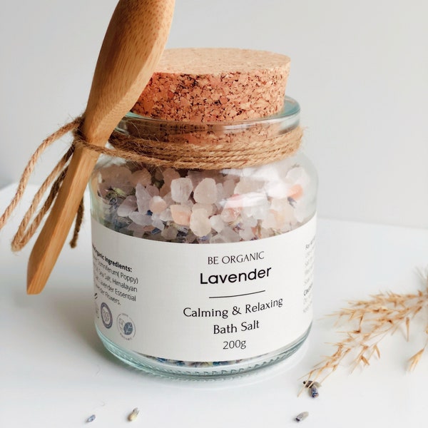 Bio-Lavendel-Badesalz mit ätherischem Lavendelöl. Peelt die Haut, Aromatherapie, Entspannung für Haut, Körper, Seele, Muskeln und Gelenke.