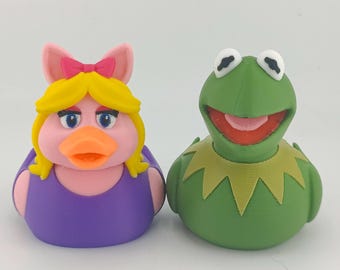 Retro Frog & Diva Pig Inspired Duck Set – Vintage Variety Show Collectible Ducks – Nostalgic TV Fan Gift