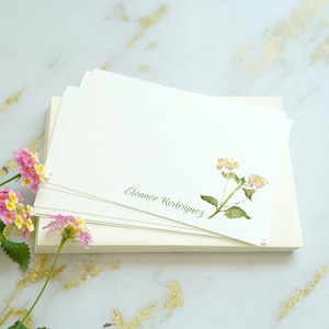 Benutzerdefinierte persönliche Briefpapier, Grußkarten handgefertigt, Aquarell lila Blumen Grußkarten, personalisierte Briefpapier. Rosa Lantana Kunst.