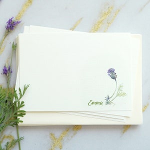 Op maat gemaakt persoonlijk briefpapier, handgemaakte notitiekaarten, aquarel paarse bloemen notitiekaarten, gepersonaliseerde briefschrijfset. Lavendelbloemkunst.