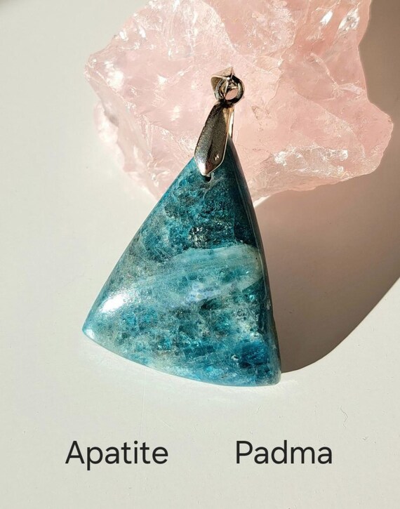 ネオンアパタイトペンダント、留め金、チェーン、ボックス、+60石の