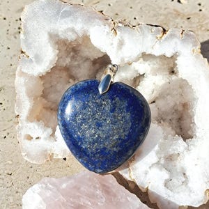 Large lapis lazuli pendant, heart, very good quality, with chain (or cord) and box + brochure of the benefits of +60 stones