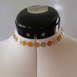 Gänseblümchen-Halskette, Blumenkette, vergoldet, Edelstahl, Geschenk für Sie, Gänseblümchen-Halsband, Kettenhalskette multicolor