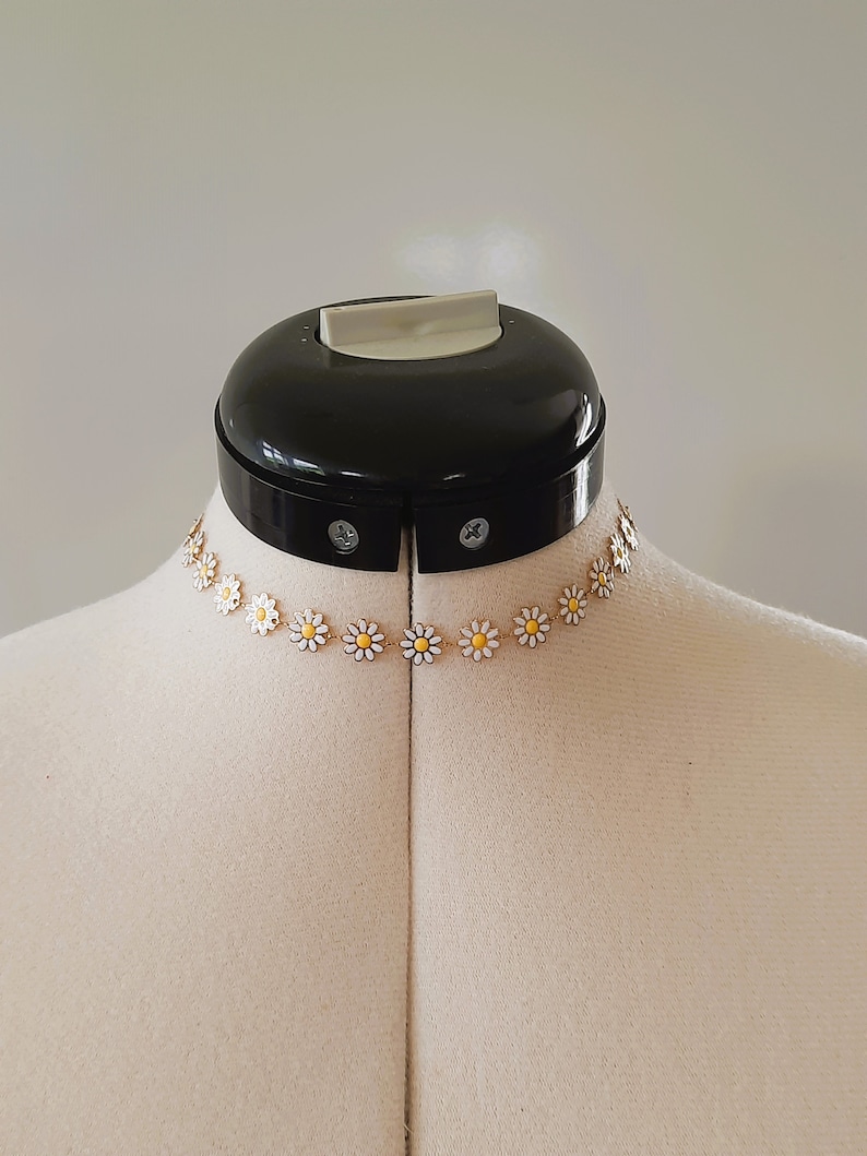 Gänseblümchen-Halskette, Blumenkette, vergoldet, Edelstahl, Geschenk für Sie, Gänseblümchen-Halsband, Kettenhalskette Bild 7