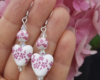 Boucles d'oreilles coeur en céramique de porcelaine, boucles d'oreilles fleurs, boucles d'oreilles de tous les jours, bijoux de Delft, boucles d'oreilles coeur