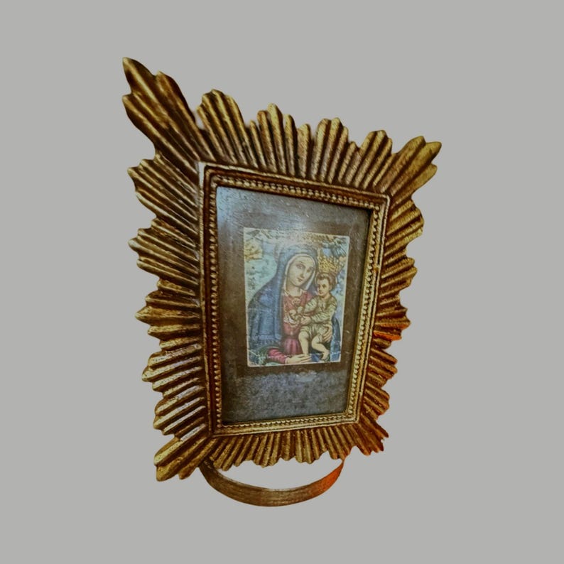 resin gold frame comes with virgin and child pic bu can be changed out for your photos