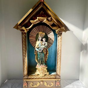 Virgin Mary and child wooden Shrine/altar, Personal Payer station. Retablo. Catholic, Diorama, Vintage Gothic design. Nicho, Religious Decor