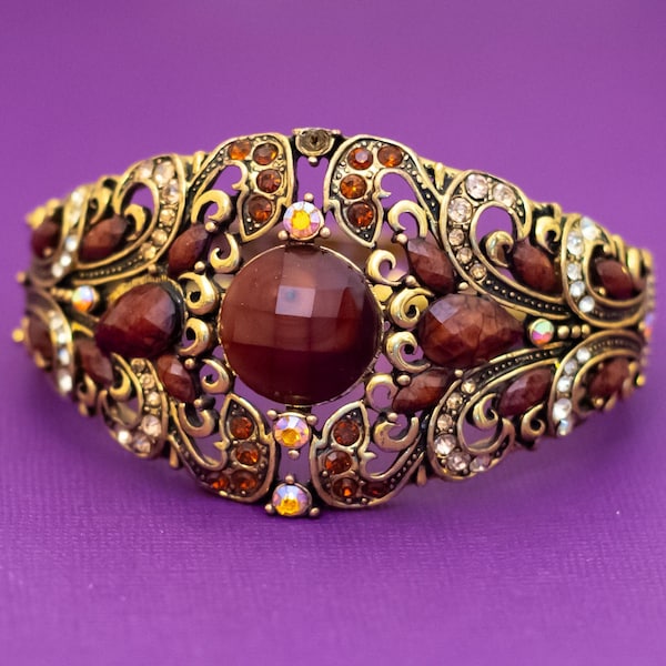 7 inch, Vintage Brown Center Bead Gold Tone Victorian Hinge Bangle - Q41