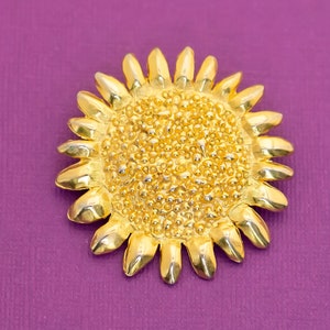 Vintage Art Nouveau Sunflower Floral Gold Tone Brooch - Q18