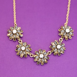 18 inch, Vintage Decorative Stylized Detailed Flowers Rhinestone Bib Necklace - Q38