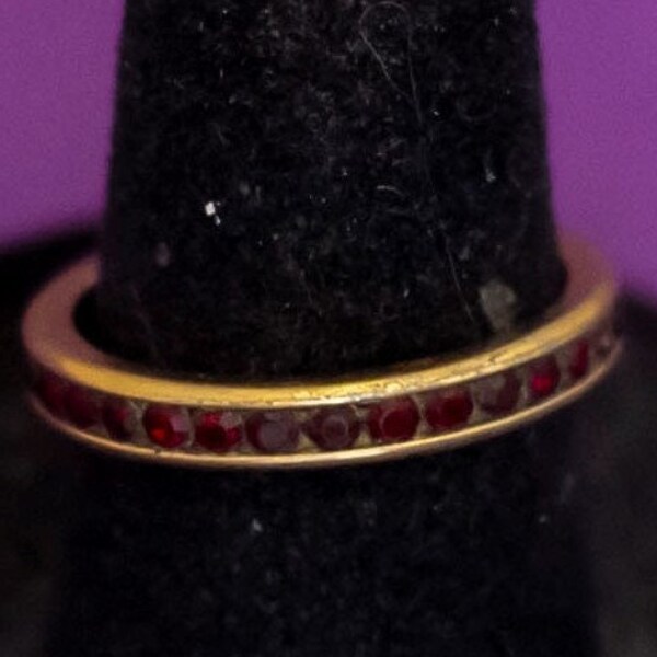 Size 6, Vintage Red Faux Ruby Rhinestones Gold Tone Ring by Avon - Q29