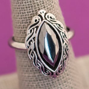 Vintage Gothic Stone Silver Tone Ring by Avon Size 6 - Q16