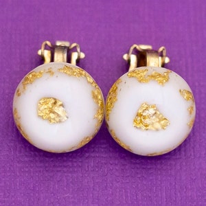 Vintage Mid-century White Clip On Earrings - Q28