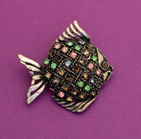 Vintage Fish Multicolor Rhinestone Silver Tone Br… - image 1