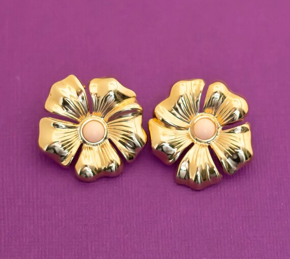 Vintage Floral Gold Tone Clip On Earrings by Avon… - image 1