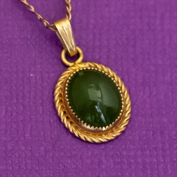 18 inch, Vintage Round Oval Green Faux Gem Gold Fi