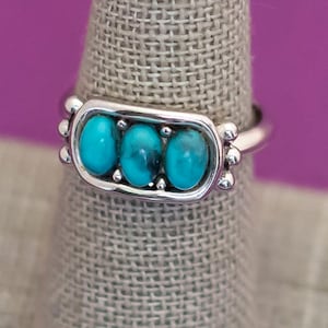 Vintage Boho Turquoise Stone Silver Tone Ring by Avon Size 7 - Q7