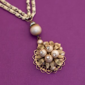 Vintage Victorian Floral Pearl Pendant Necklace 22 Inches - Q11