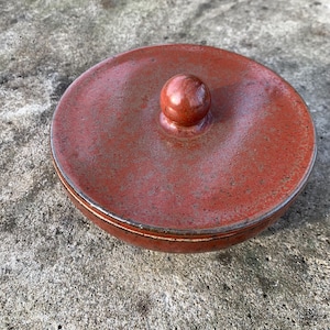 Récipient à couvercle moderne en céramique fait main, bocal Rusty Red