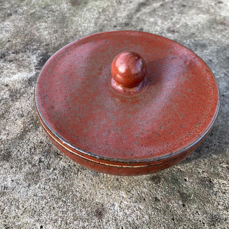 Récipient à couvercle moderne en céramique fait main, bocal Rusty Red