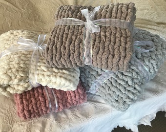 Chunky knit chenille pet blanket and throw