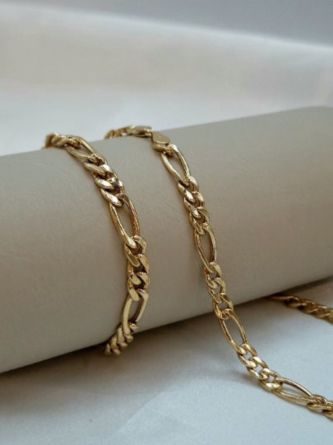 thumbnail image 2 of 10K Yellow Gold 2.5mm Figaro Italian Chain Bracelet 9 Inch Mens Womens Lobster Clasp 2 of 4