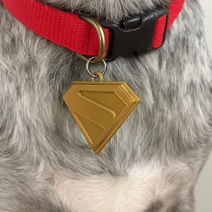 Placa de identificación Crypto Super Dog / Accesorio de collar de superhéroe para perro / Placa personalizada para mascotas / Placa de identificación novedosa para mascotas