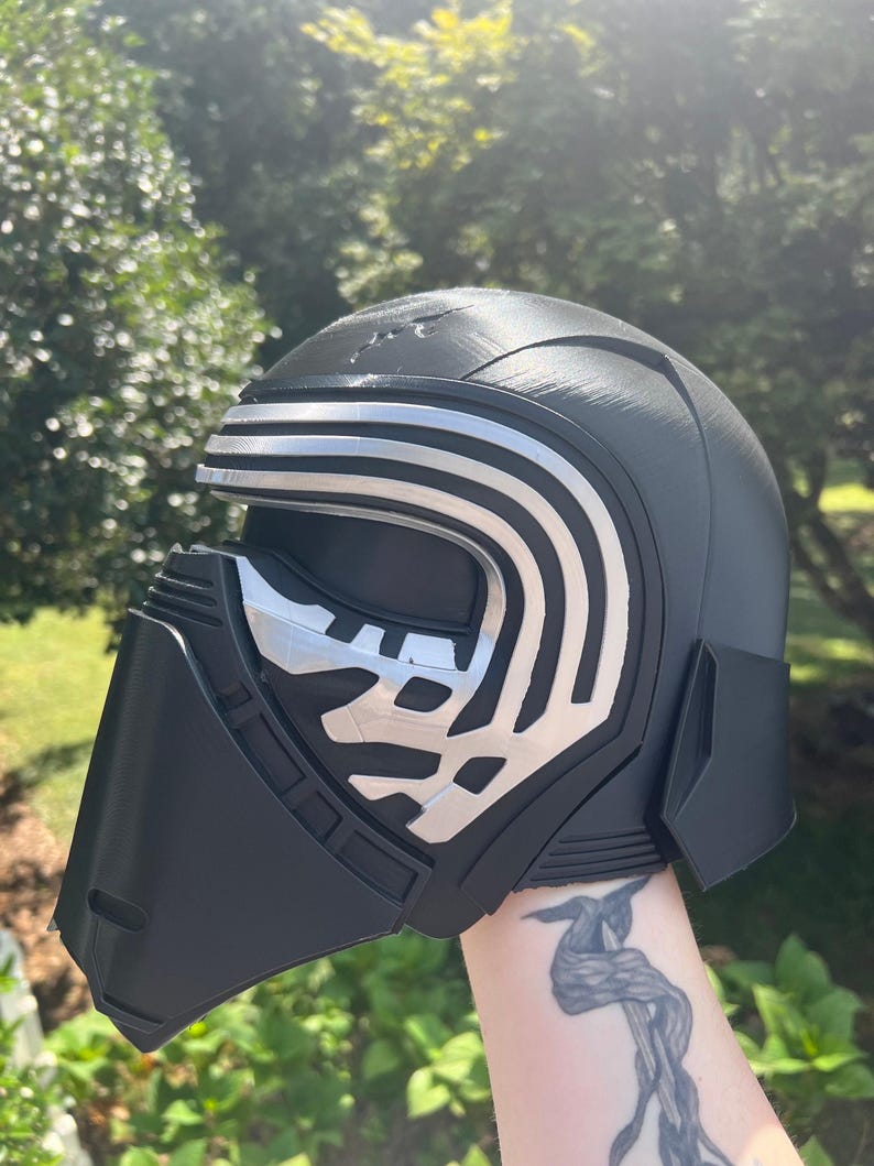 Réplique d'accessoire de casque Kylo | Casque de cosplay inspiré des étoiles | Accessoire de costume de super-héros | Présentoir à collectionner image 2