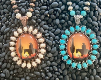 Collar con colgante de puesta de sol de vaquero / Collar de perlas de color turquesa y plata