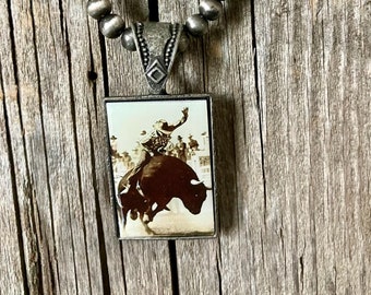 Collar con colgante de jinete de toro / Collar de vaquera / Collar occidental / Joyería occidental / Collar de perlas falsas / Collar de rodeo /
