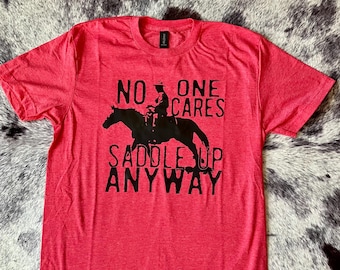 A nadie le importa, ensilla de todos modos / Camiseta del oeste / Camiseta de vaquero / Camiseta de vaquera