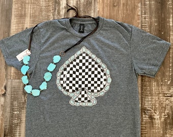 Camiseta gráfica de picas de tablero de ajedrez / Camiseta del oeste /