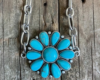 Western Turquoise Blossom Necklace – Bold Silver Chain Statement Jewelry