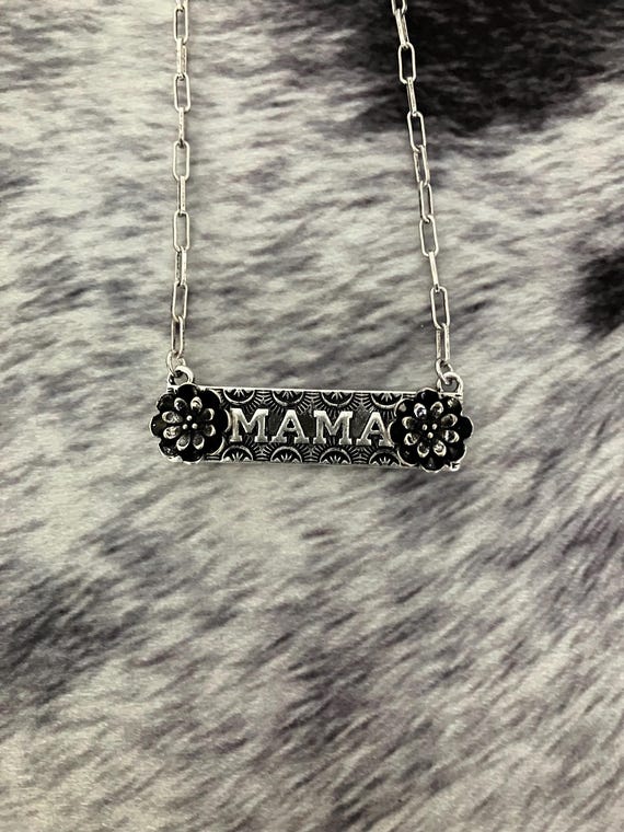 Mama Necklace