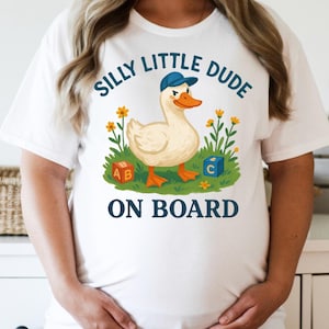 Camiseta de anúncio de gravidez de ganso bobo png, garotinho bobo, mãe de menino, gravidez de ganso engraçada, barriga de bebê png, menino esperando, mãe, maternidade png
