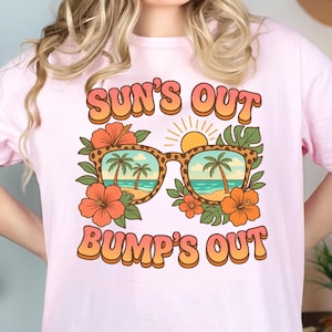Anúncio de gravidez na praia PNG Retro Verão Gravidez PNG Menina grávida Verão PNG Barriga de bebê PNG Maternidade Esperando mamãe em breve para ser mamãe