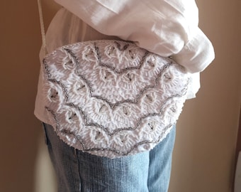 Bolso de noche de satén con cuentas - Vintage / Bolso bandolera formal ovalado blanco