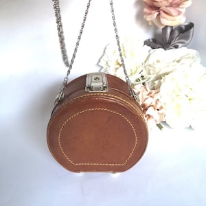 Sac à main boîte à pilules MCM, sac à bandoulière en cuir, sac à main à bandoulière rond marron, sac à main cartable rétro, cadeau pour enfant des années 90, cadeau pour chasseur vintage