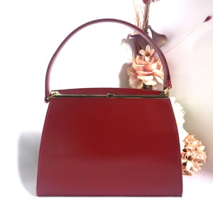 Sac à main en cuir rouge, sac à main de créateur, sac à main rétro MCM, sac à main bordeaux, sac à main des années 60, sac doublé de daim, fabriqué en Angleterre, sac Riviera