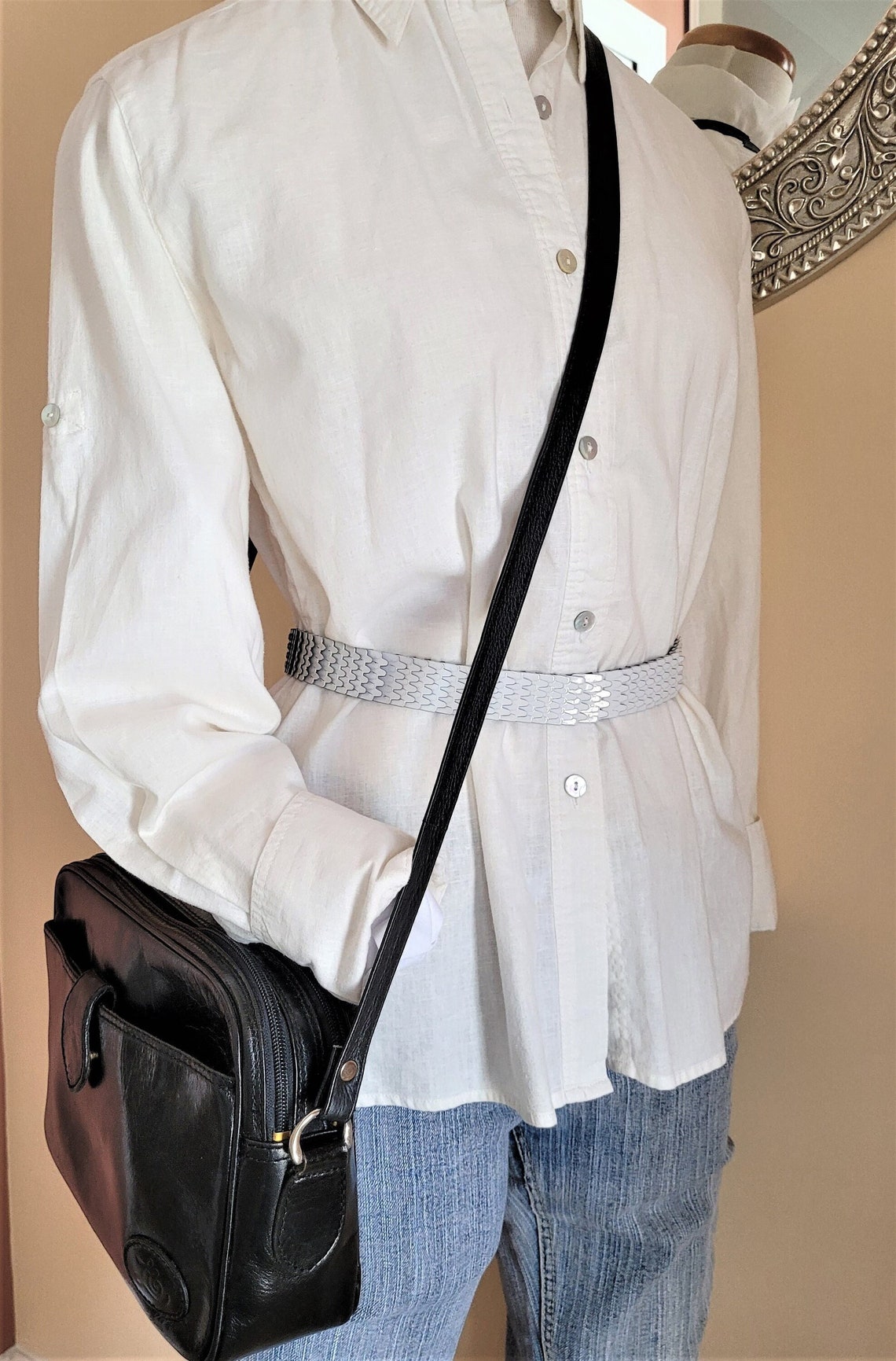 Vintage Black Leather Crossbody Purse: Unisex Satchel Handbag, foto 2 di 5